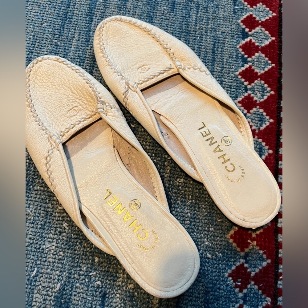 Chanel Cream Leather Women's Shoes - Picture 3 of 3